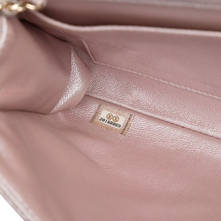 Chanel CC Quilted Iridescent Cuir de veau Pochette with Chain Rose – GABY PARIS Authentique