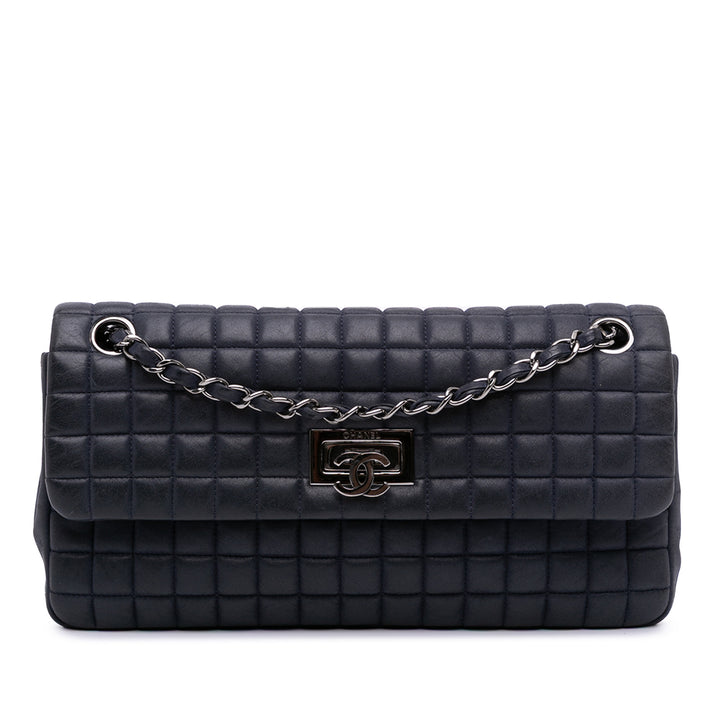 Chanel Chocolate Bar Iridescent Cuir de veau Bubble Flap Bleu – GABY PARIS Authentique