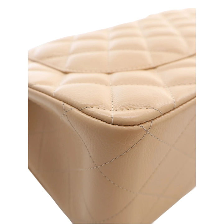 Chanel Sac porté épaule Classic Double rabat Jumbo Cuir caviar Beige – vue 10 – GABY PARIS