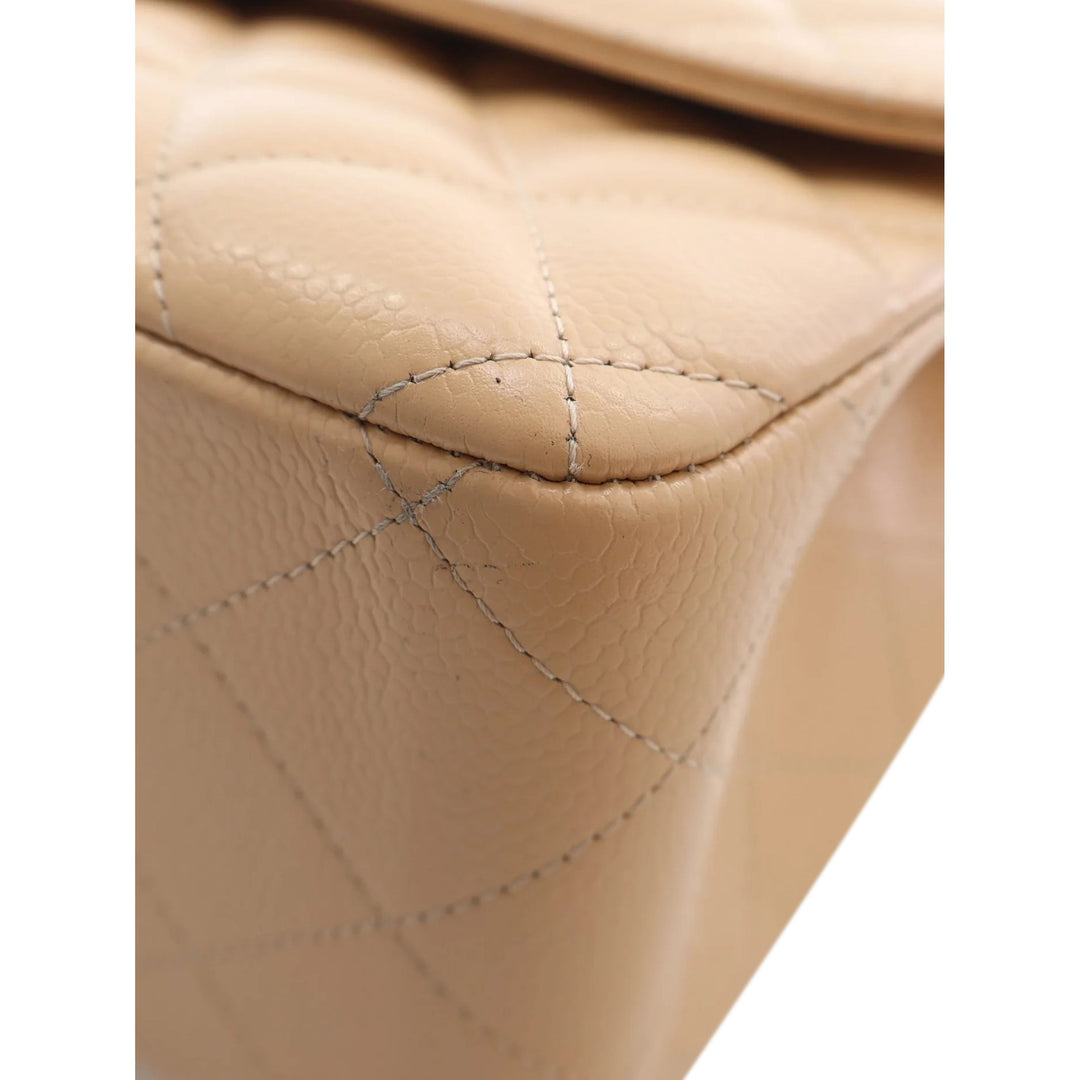 Chanel Sac porté épaule Classic Double rabat Jumbo Cuir caviar Beige – vue 8 – GABY PARIS