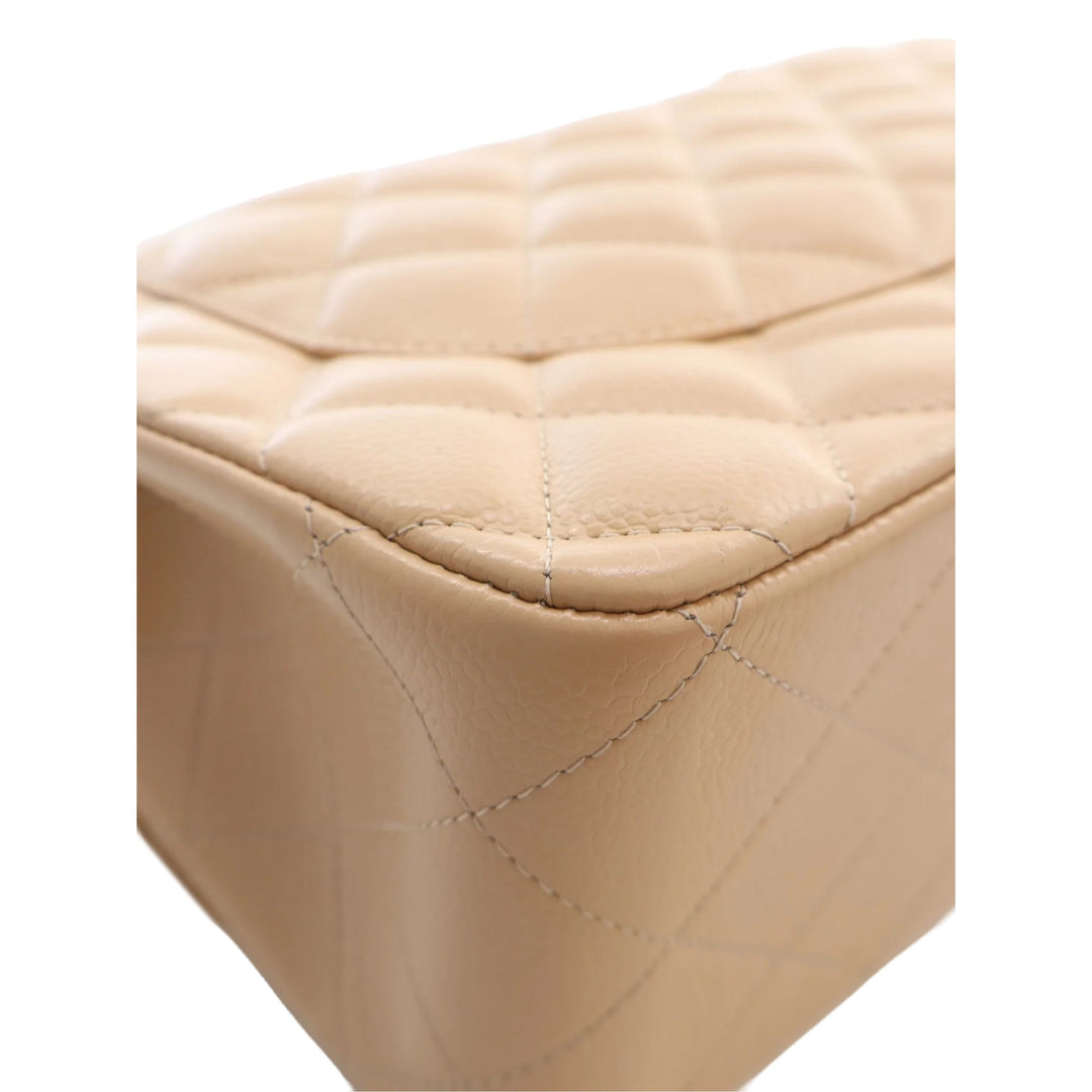 Chanel Sac porté épaule Classic Double rabat Jumbo Cuir caviar Beige – vue 9 – GABY PARIS