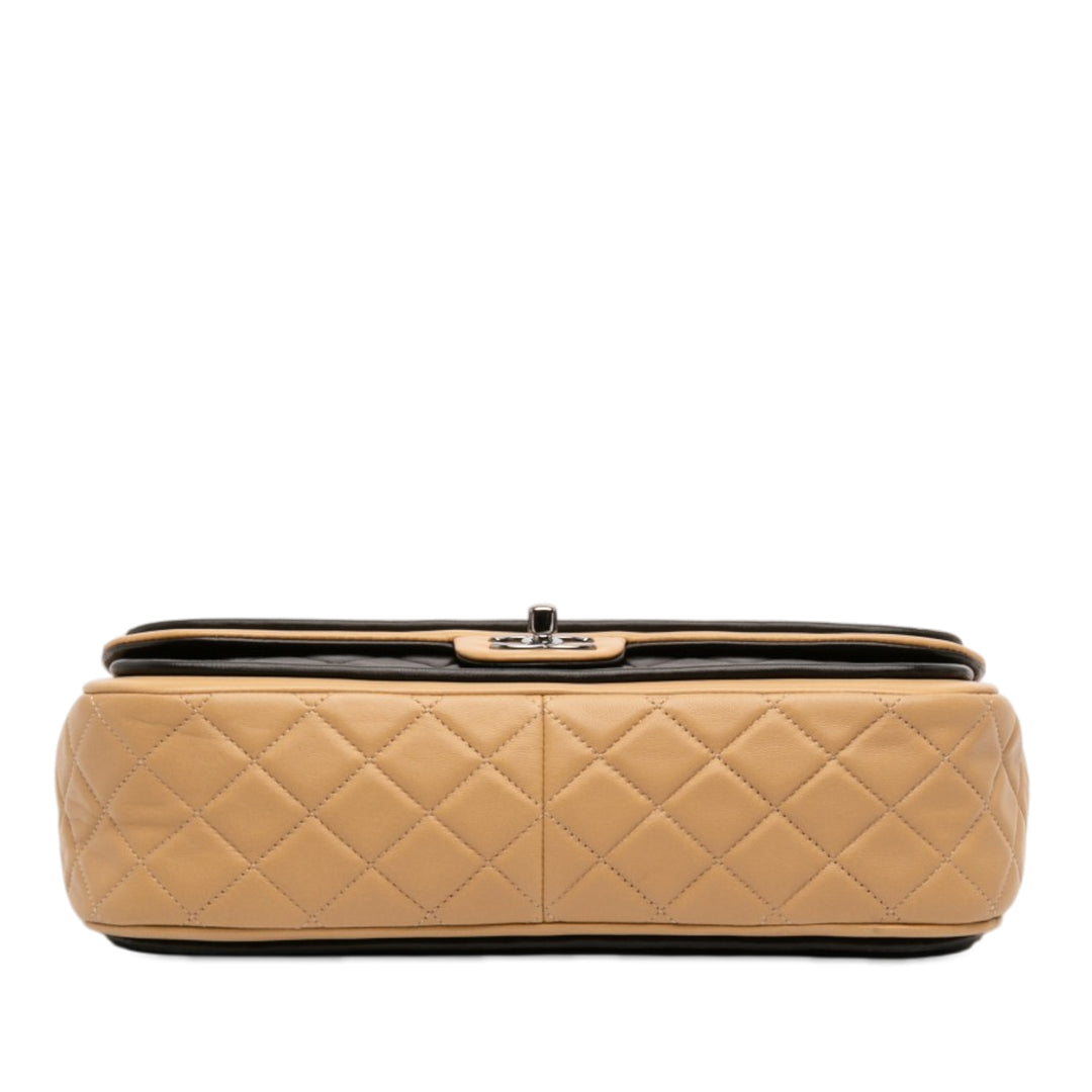 Chanel Jumbo Classic Bicolor Cuir d’agneau Twist à rabat