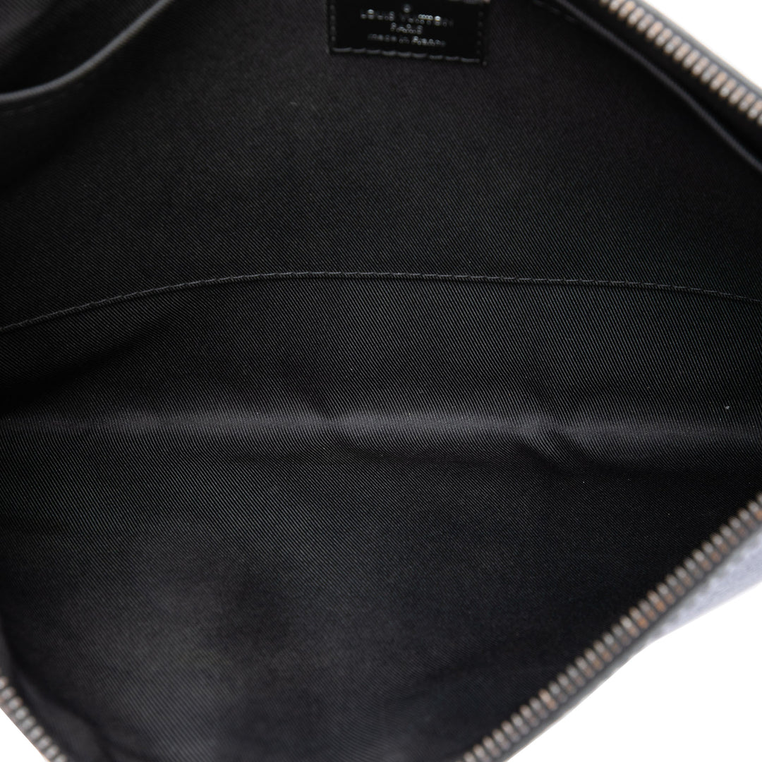 Louis Vuitton Discovery Pochette GM Monogram Eclipse Noir – vue 4 – GABY PARIS