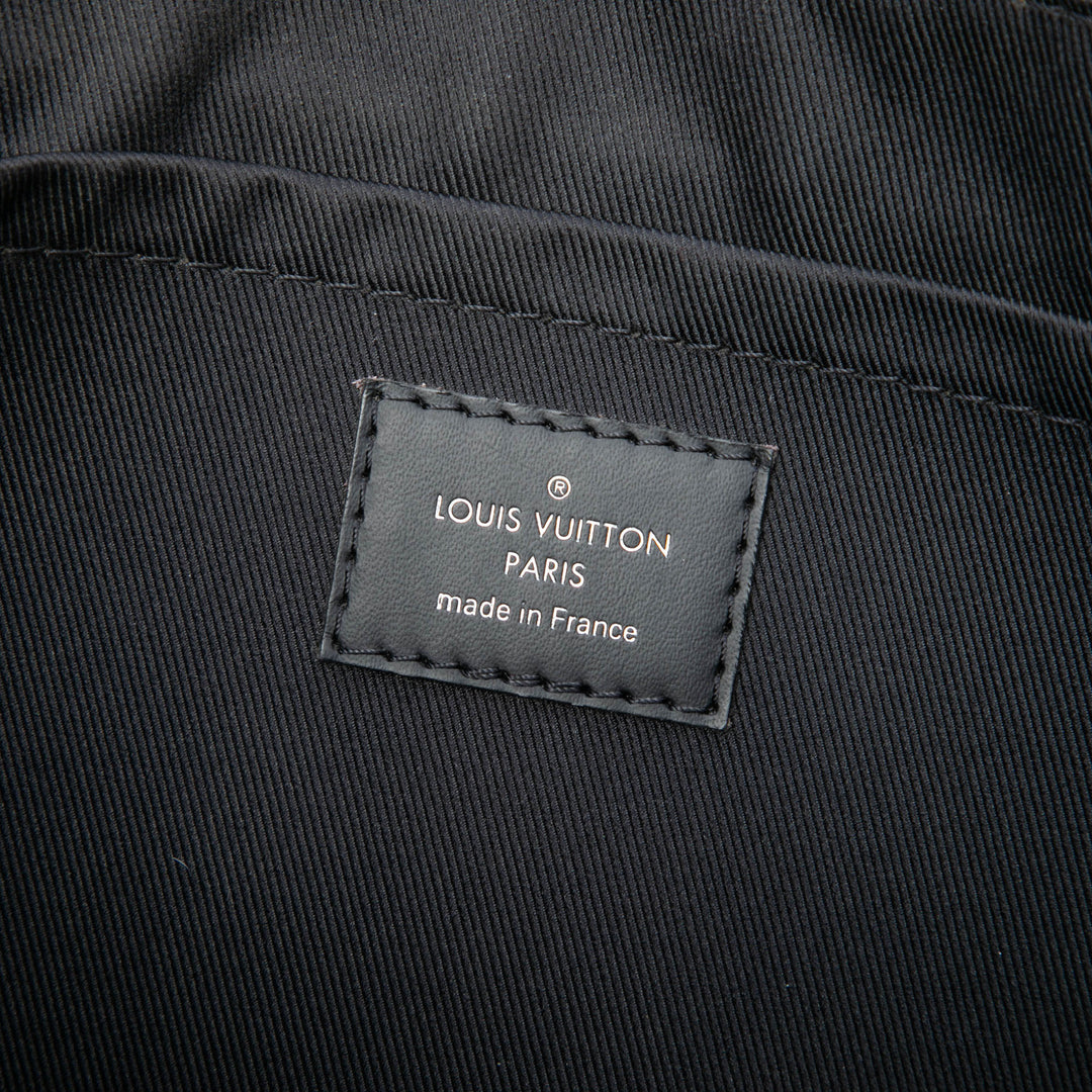 Louis Vuitton Discovery Pochette GM Monogram Eclipse Noir – vue 5 – GABY PARIS