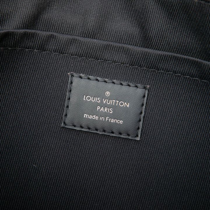 Louis Vuitton Discovery Pochette GM Monogram Eclipse Noir – vue 5 – GABY PARIS