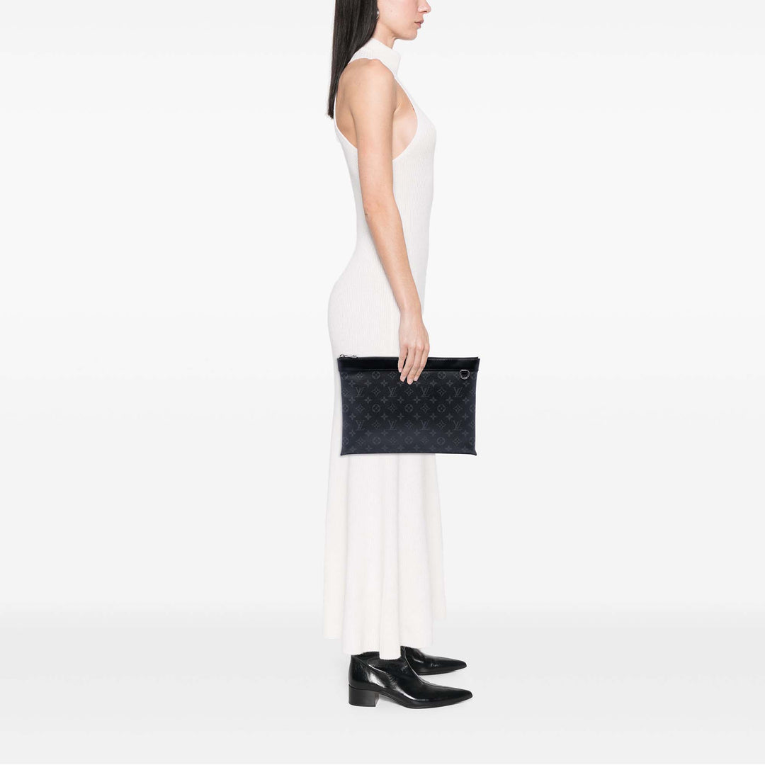 Louis Vuitton Discovery Pochette GM Monogram Eclipse Noir – vue 6 – GABY PARIS