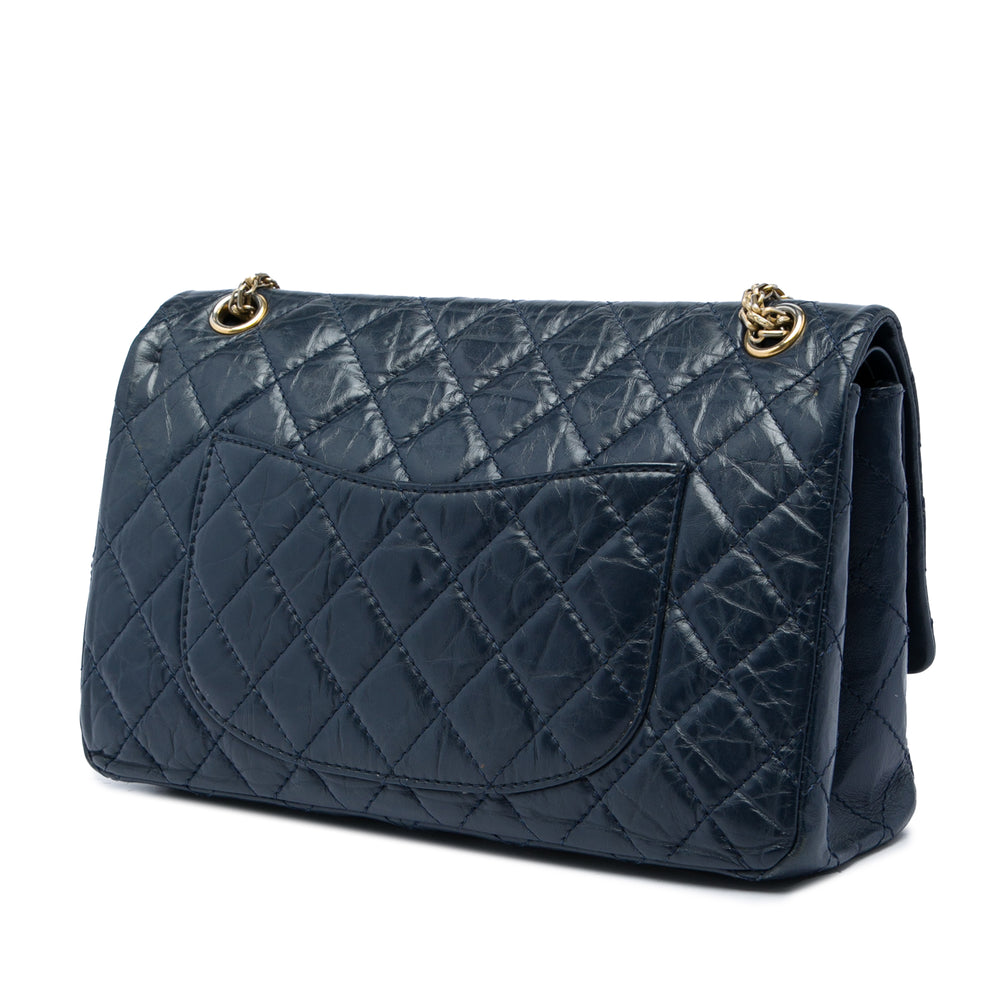 Chanel Sac porté épaule Matelassé vieilli Reissue 2.55 Double rabat 226 Cuir de veau Bleu – vue 2 – GABY PARIS