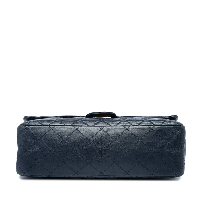 Chanel Sac porté épaule Matelassé vieilli Reissue 2.55 Double rabat 226 Cuir de veau Bleu – vue 3 – GABY PARIS