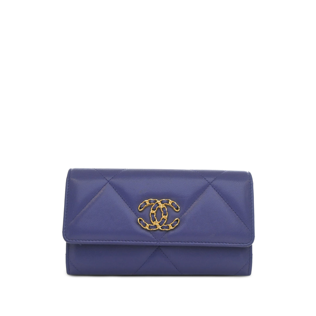 Chanel Matelassé 19 à rabat Portefeuille long Cuir de chèvre Violet – vue principale – GABY PARIS