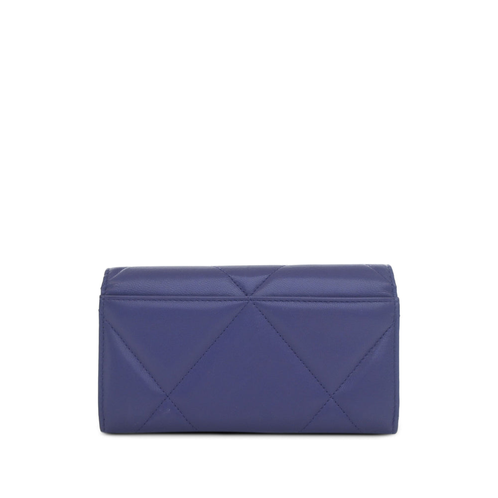 Chanel Matelassé 19 à rabat Portefeuille long Cuir de chèvre Violet – vue 2 – GABY PARIS