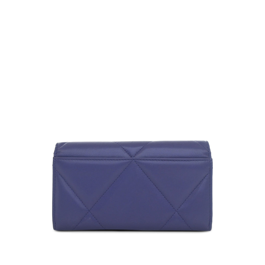 Chanel Matelassé 19 à rabat Portefeuille long Cuir de chèvre Violet – vue 2 – GABY PARIS