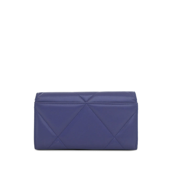 Chanel Matelassé 19 à rabat Portefeuille long Cuir de chèvre Violet – vue 2 – GABY PARIS