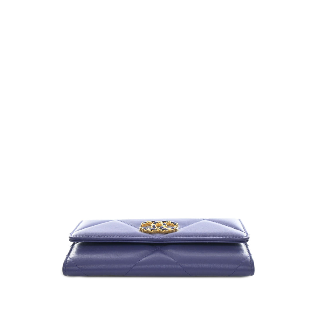 Chanel Matelassé 19 à rabat Portefeuille long Cuir de chèvre Violet – vue 3 – GABY PARIS