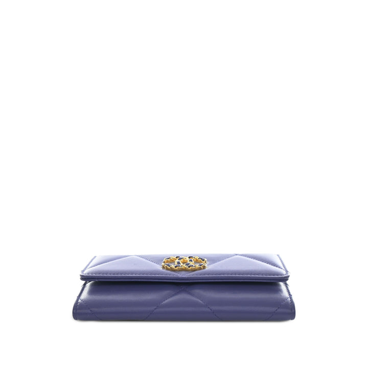Chanel Matelassé 19 à rabat Portefeuille long Cuir de chèvre Violet – vue 3 – GABY PARIS