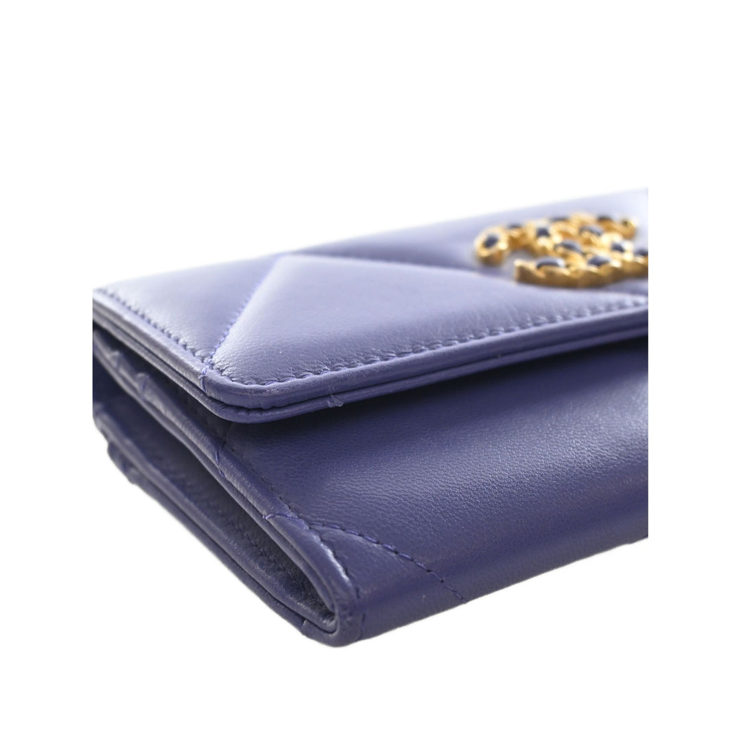 Chanel Matelassé 19 à rabat Portefeuille long Cuir de chèvre Violet – vue 6 – GABY PARIS
