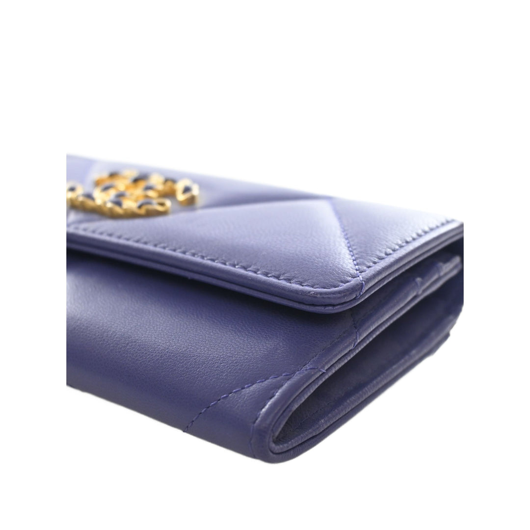 Chanel Matelassé 19 à rabat Portefeuille long Cuir de chèvre Violet – vue 7 – GABY PARIS