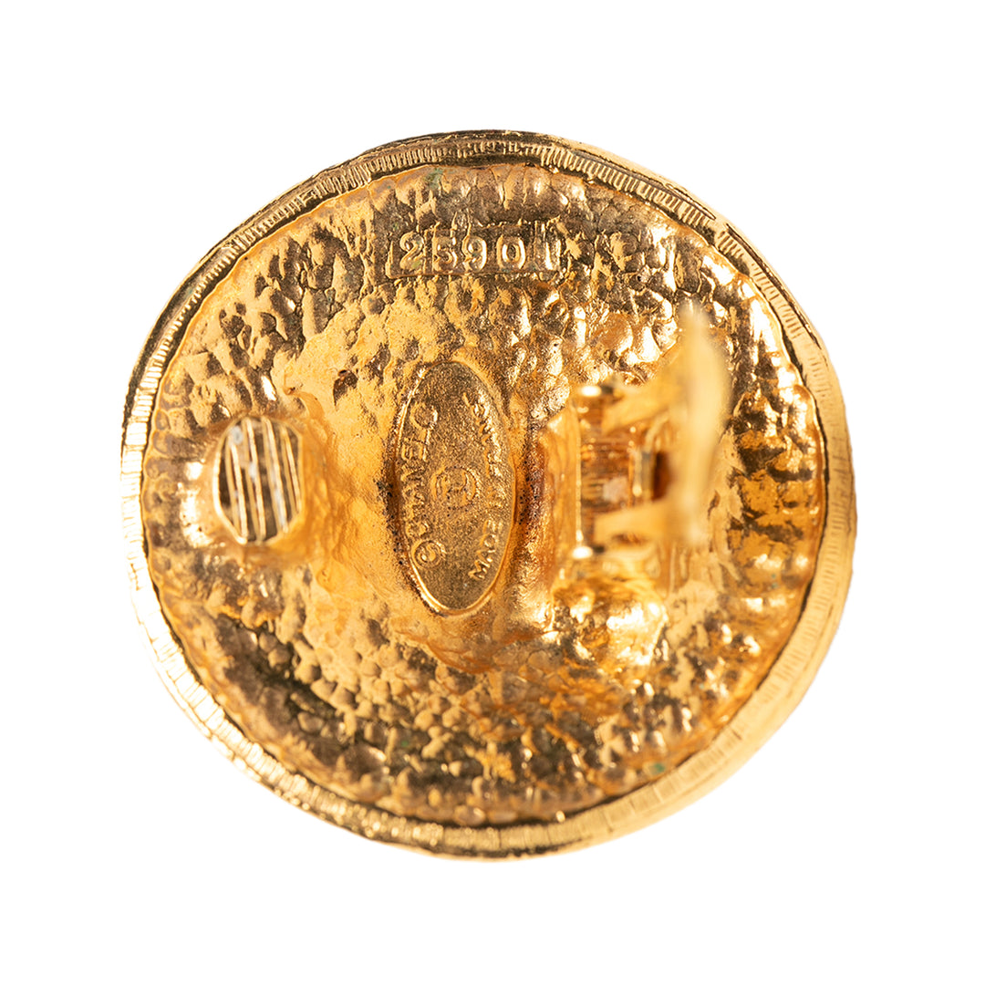 Chanel CC plaqué Crest Rond Clip On Boucles d’oreilles – GABY PARIS Authentique