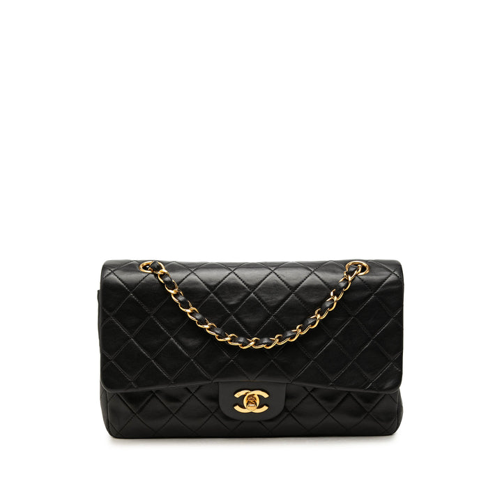 Chanel Sac porté épaule Classic Double rabat Moyen Cuir d'agneau Noir – vue principale – GABY PARIS