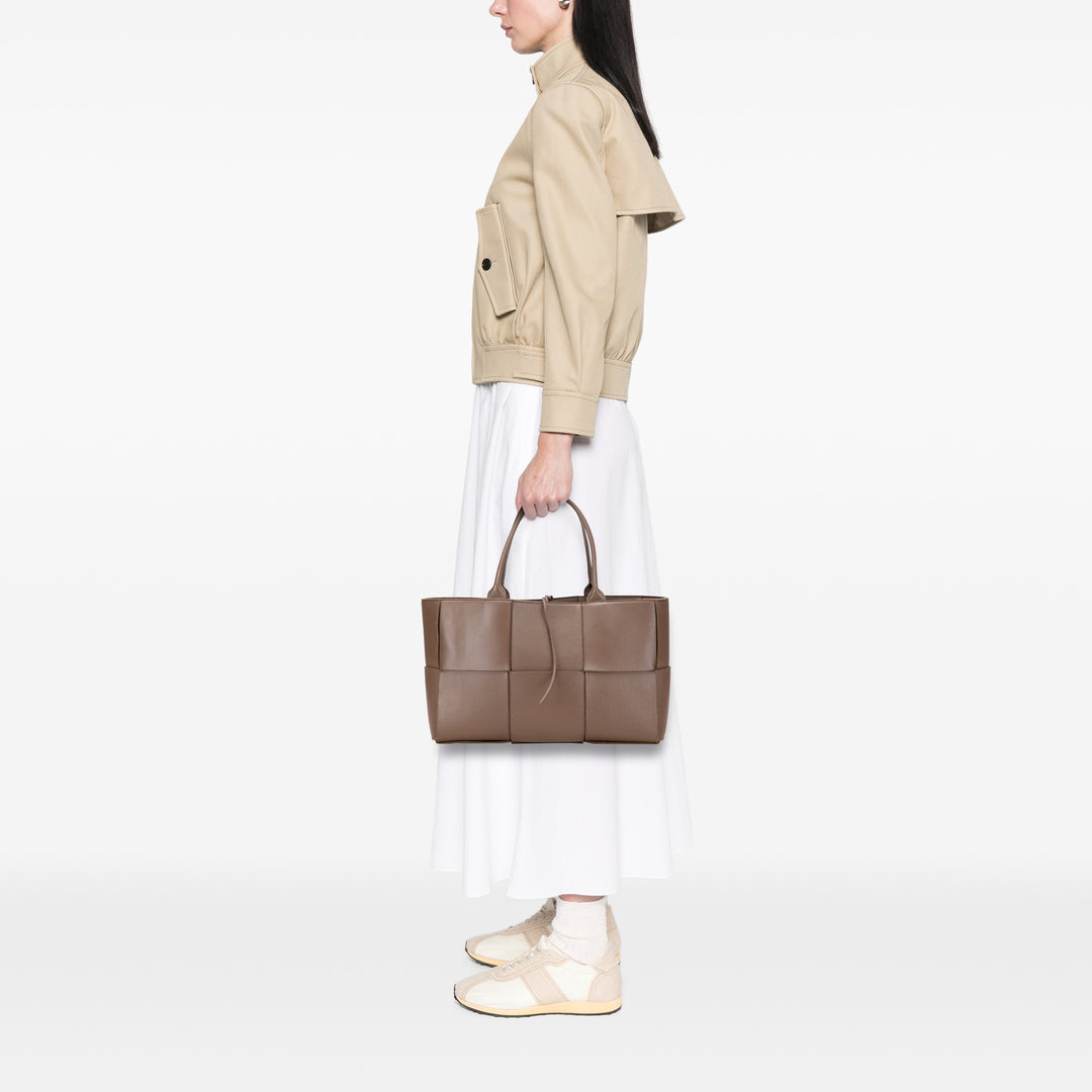 Bottega Veneta Medium Nappa Maxi Intrecciato Arco Cabas Marron – GABY PARIS Authentique