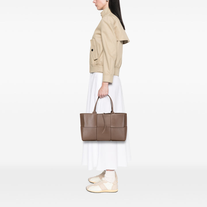 Bottega Veneta Medium Nappa Maxi Intrecciato Arco Cabas Marron – GABY PARIS Authentique