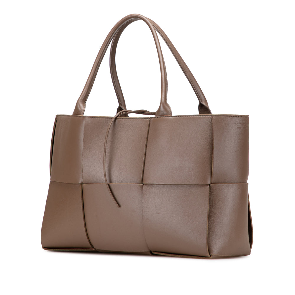 Bottega Veneta Medium Nappa Maxi Intrecciato Arco Cabas Marron – GABY PARIS Authentique