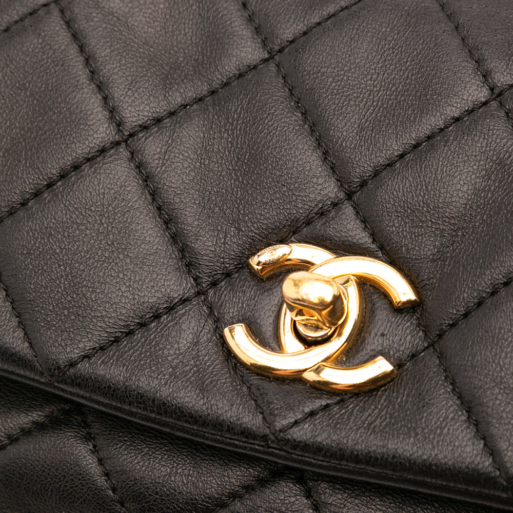 Small Quilted Lambskin Resin Pearl Chain Flap Black - Gaby Paris