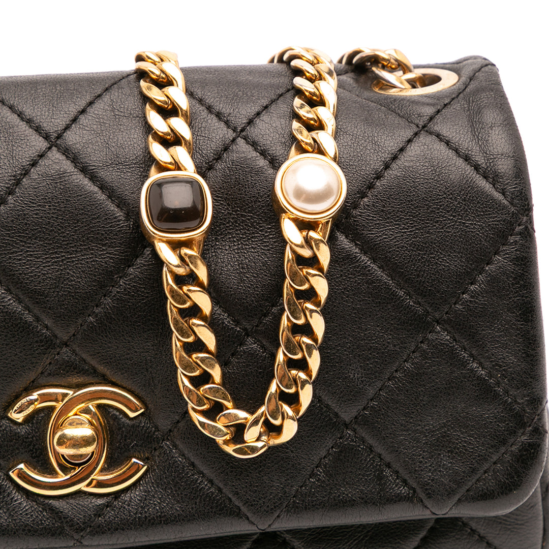 Small Quilted Lambskin Resin Pearl Chain Flap Black - Gaby Paris