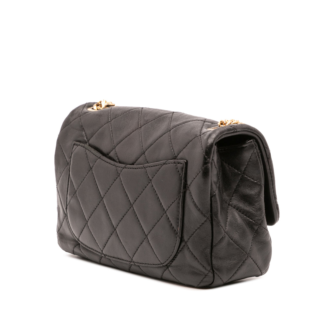 Small Quilted Lambskin Resin Pearl Chain Flap Black - Gaby Paris