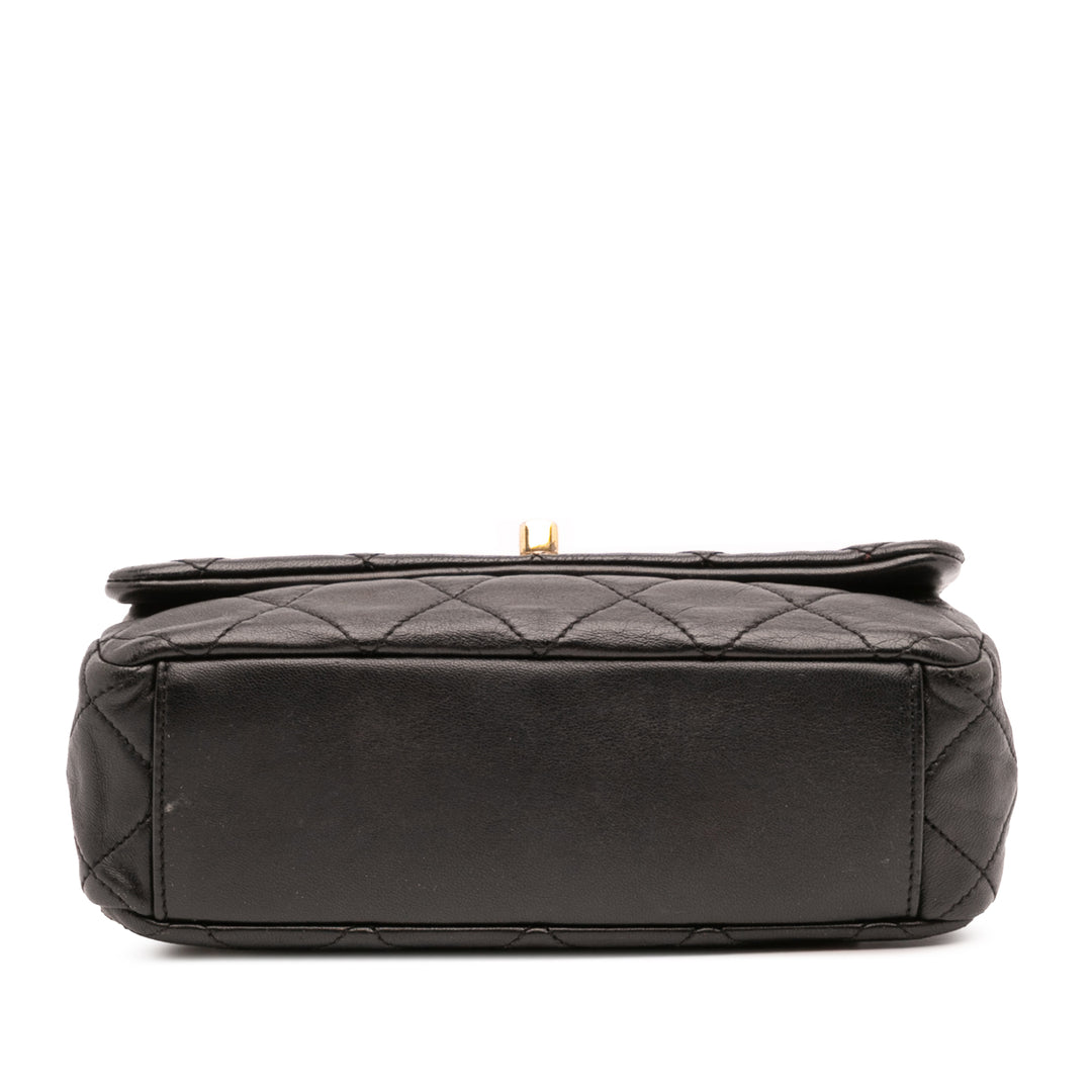 Small Quilted Lambskin Resin Pearl Chain Flap Black - Gaby Paris