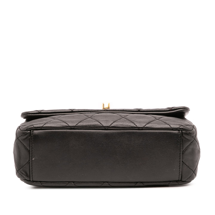 Small Quilted Lambskin Resin Pearl Chain Flap Black - Gaby Paris