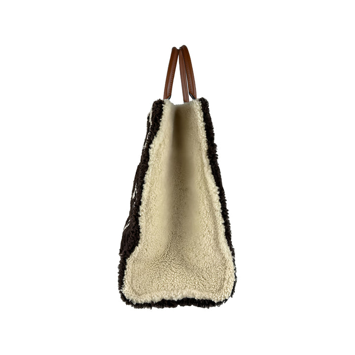 Louis Vuitton Giant Shearling Teddy Onthego GM Monogram Noir – vue 9 – GABY PARIS