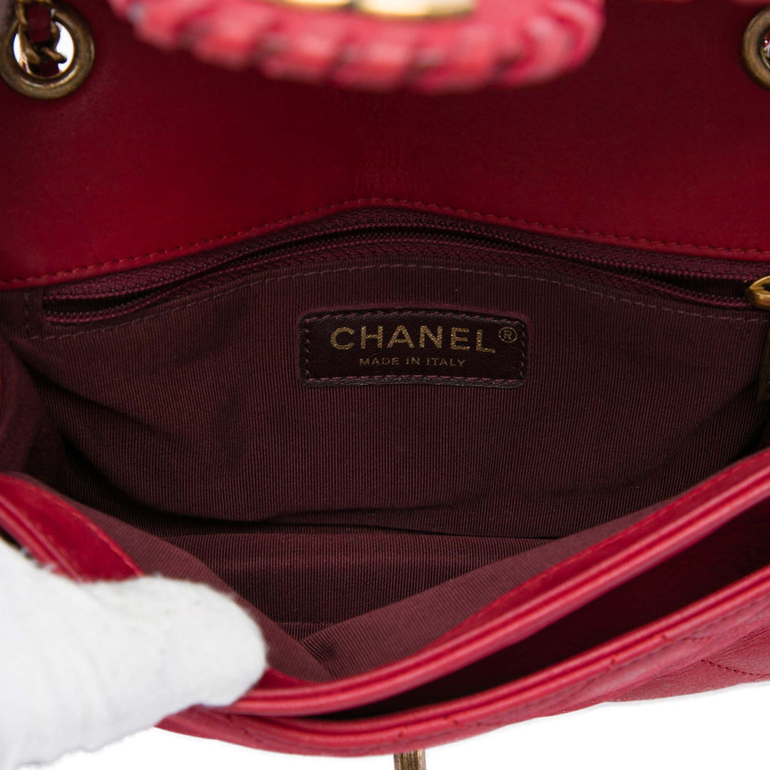 Chanel Small Matelassé Iridescent Cuir de veau Happy Stitch à rabat