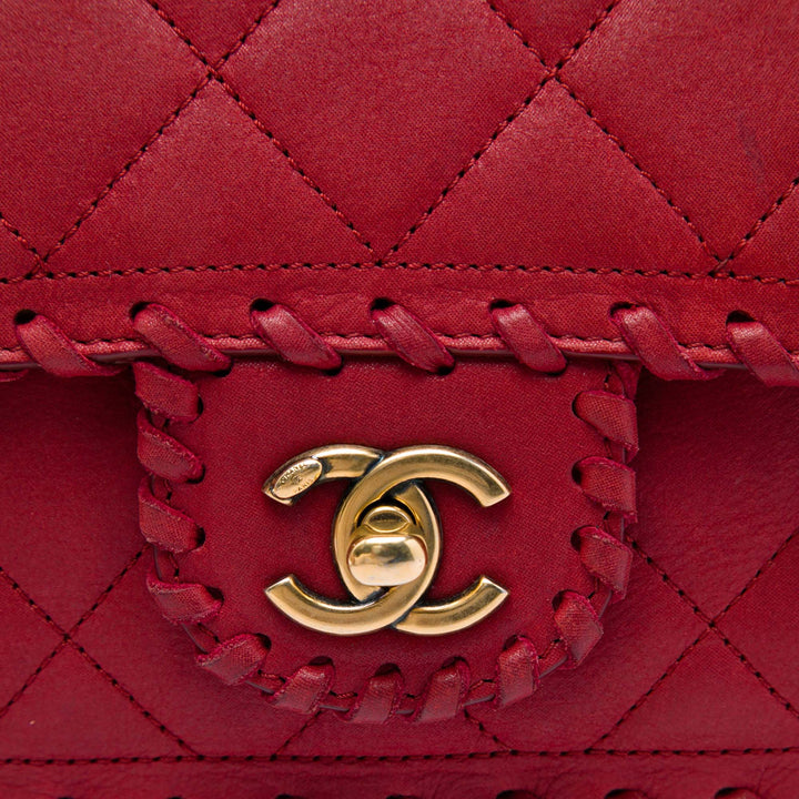 Chanel Small Matelassé Iridescent Cuir de veau Happy Stitch à rabat