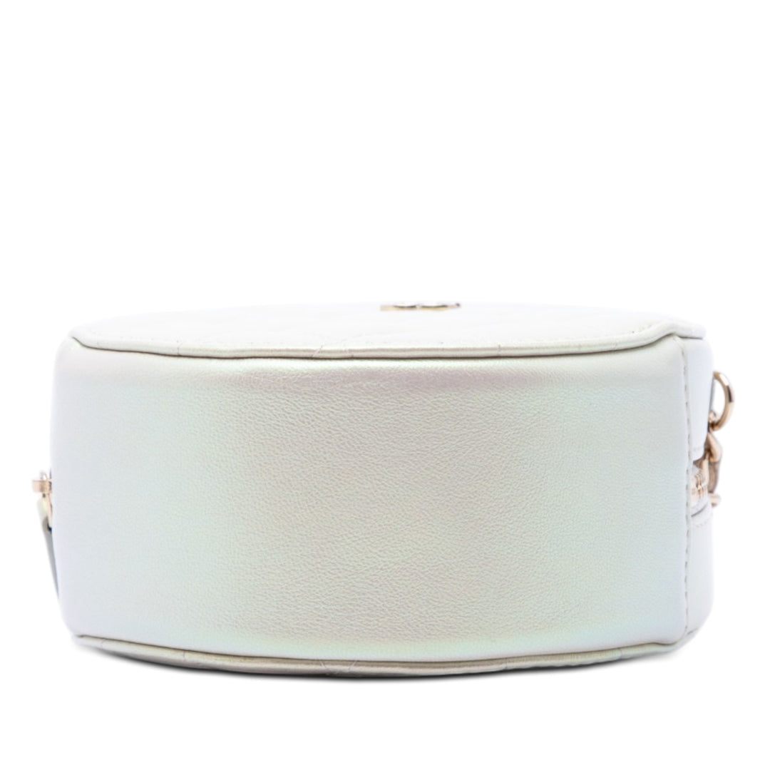 Chanel CC Matelassé Irisé Rond Pochette avec chaîne Cuir d'agneau