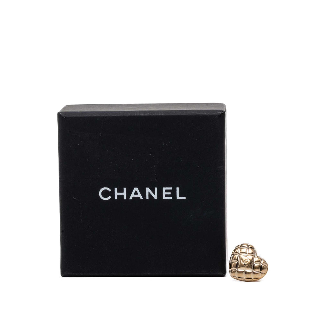 Chanel CC plaqué Matelassé Heart Broche