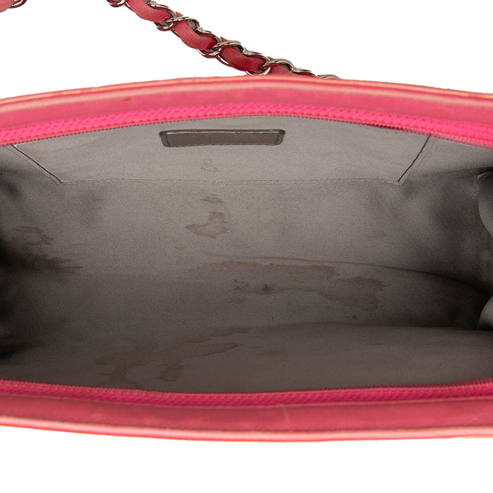 Chanel Matelassé embossé Lucky Symbols Pochette Rose – vue 4 – GABY PARIS