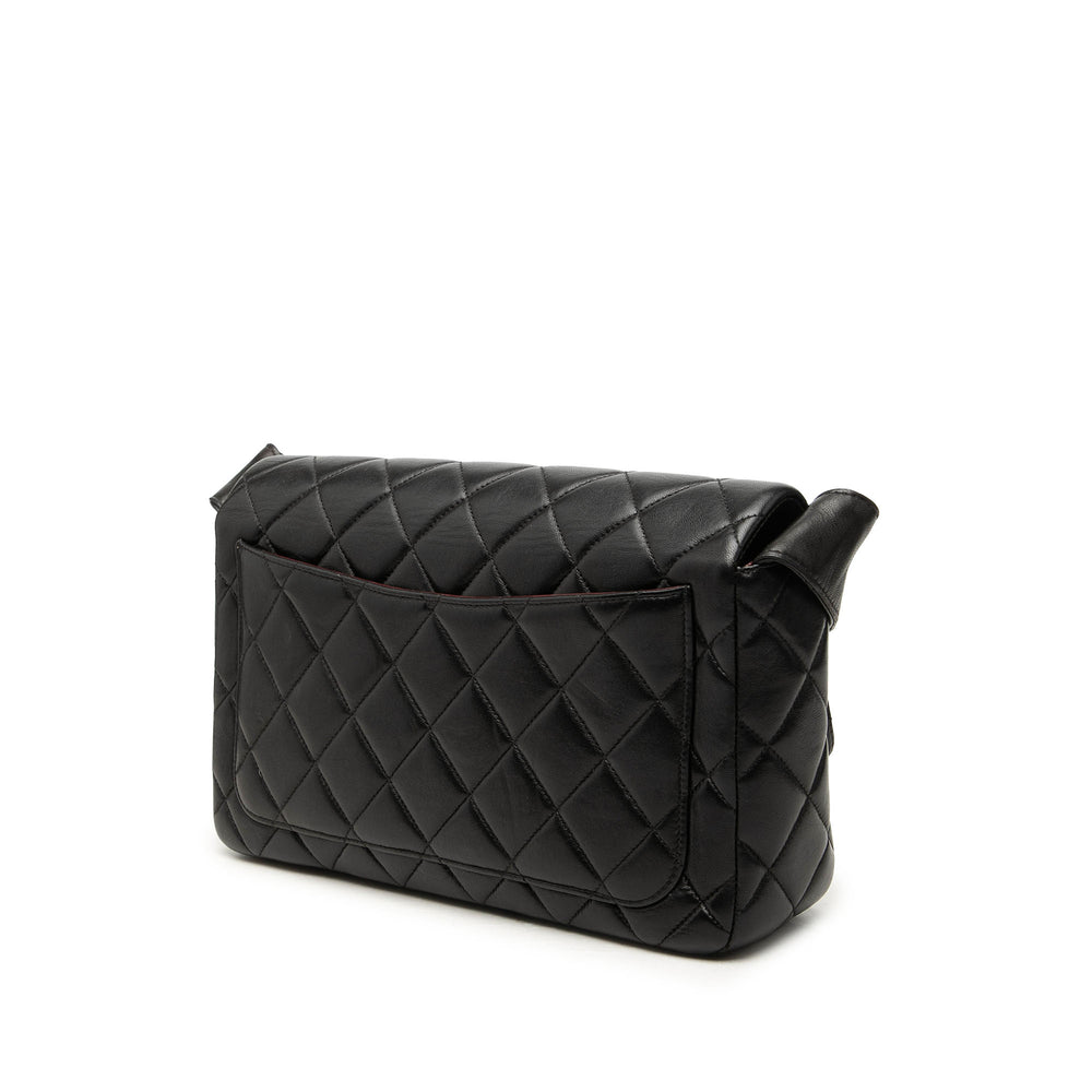 Chanel Sac bandoulière CC Matelassé Rabat simple Cuir d'agneau Noir – vue 2 – GABY PARIS