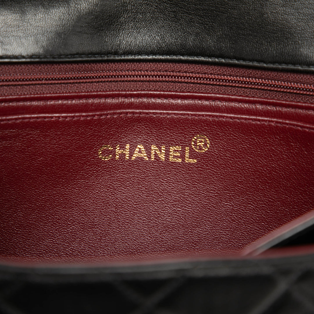 Chanel Sac bandoulière CC Matelassé Rabat simple Cuir d'agneau Noir – vue 5 – GABY PARIS