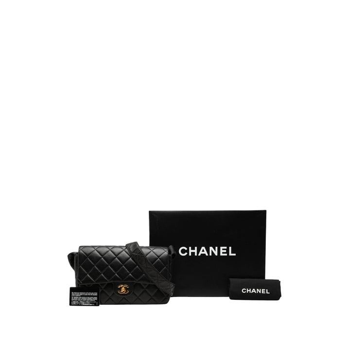 Chanel Sac bandoulière CC Matelassé Rabat simple Cuir d'agneau Noir – vue 7 – GABY PARIS