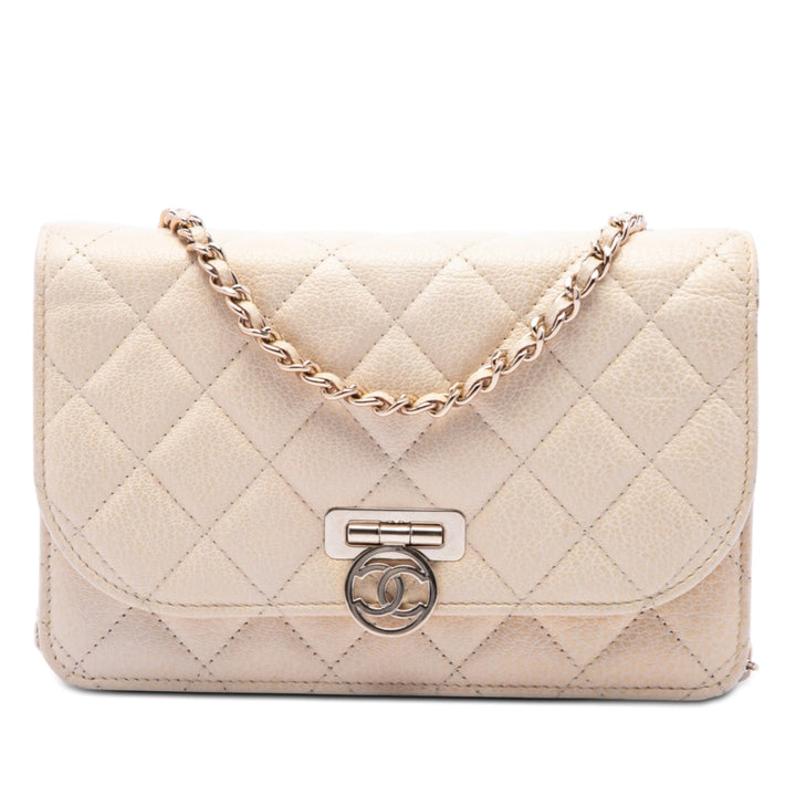 Chanel Rond CC Matelassé Cuir de veau Flip Lock Wallet on Chain