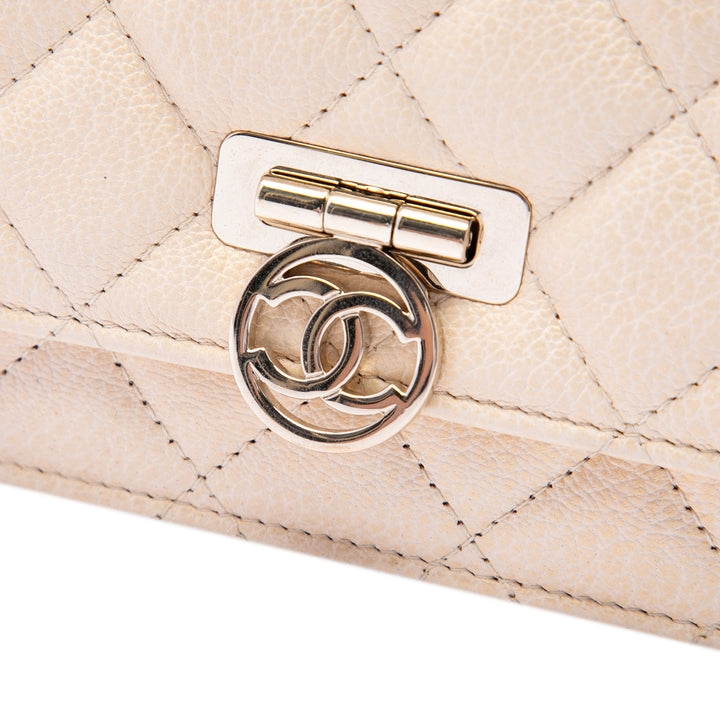 Chanel Rond CC Matelassé Cuir de veau Flip Lock Wallet on Chain