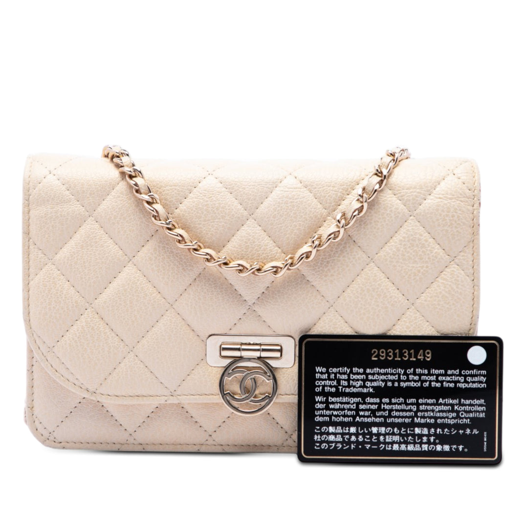 Chanel Rond CC Matelassé Cuir de veau Flip Lock Wallet on Chain