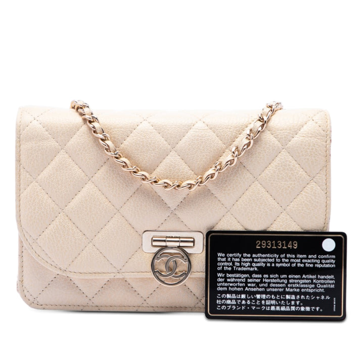 Chanel Rond CC Matelassé Cuir de veau Flip Lock Wallet on Chain