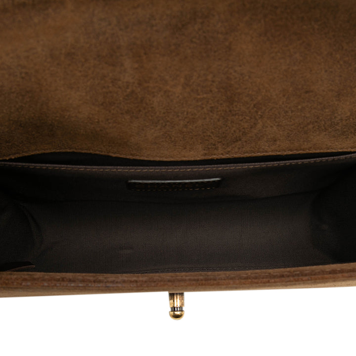 Chanel Old Medium Matelassé Distressed Cuir de veau Boy à rabat