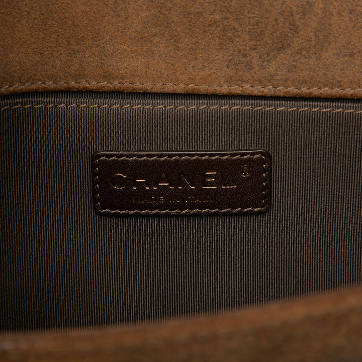 Chanel Old Medium Matelassé Distressed Cuir de veau Boy à rabat