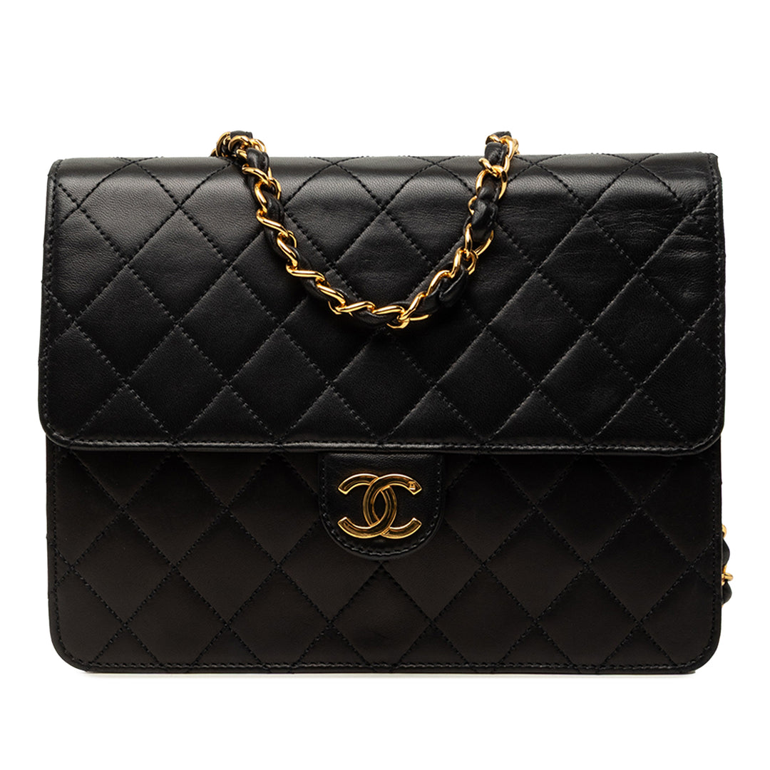 Chanel CC Matelassé Rabat simple Petit Cuir d'agneau Noir – vue principale – GABY PARIS