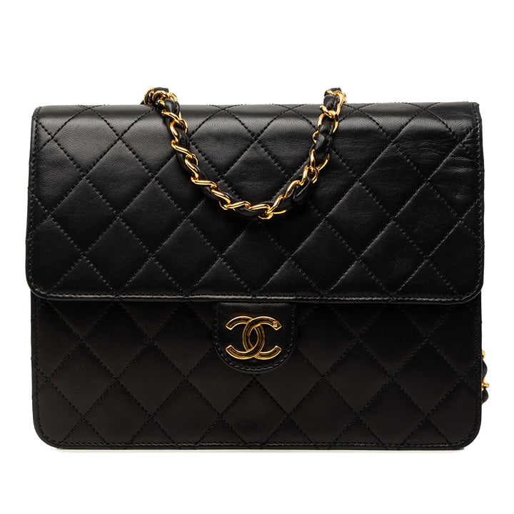 Chanel CC Matelassé Rabat simple Petit Cuir d'agneau Noir – vue principale – GABY PARIS
