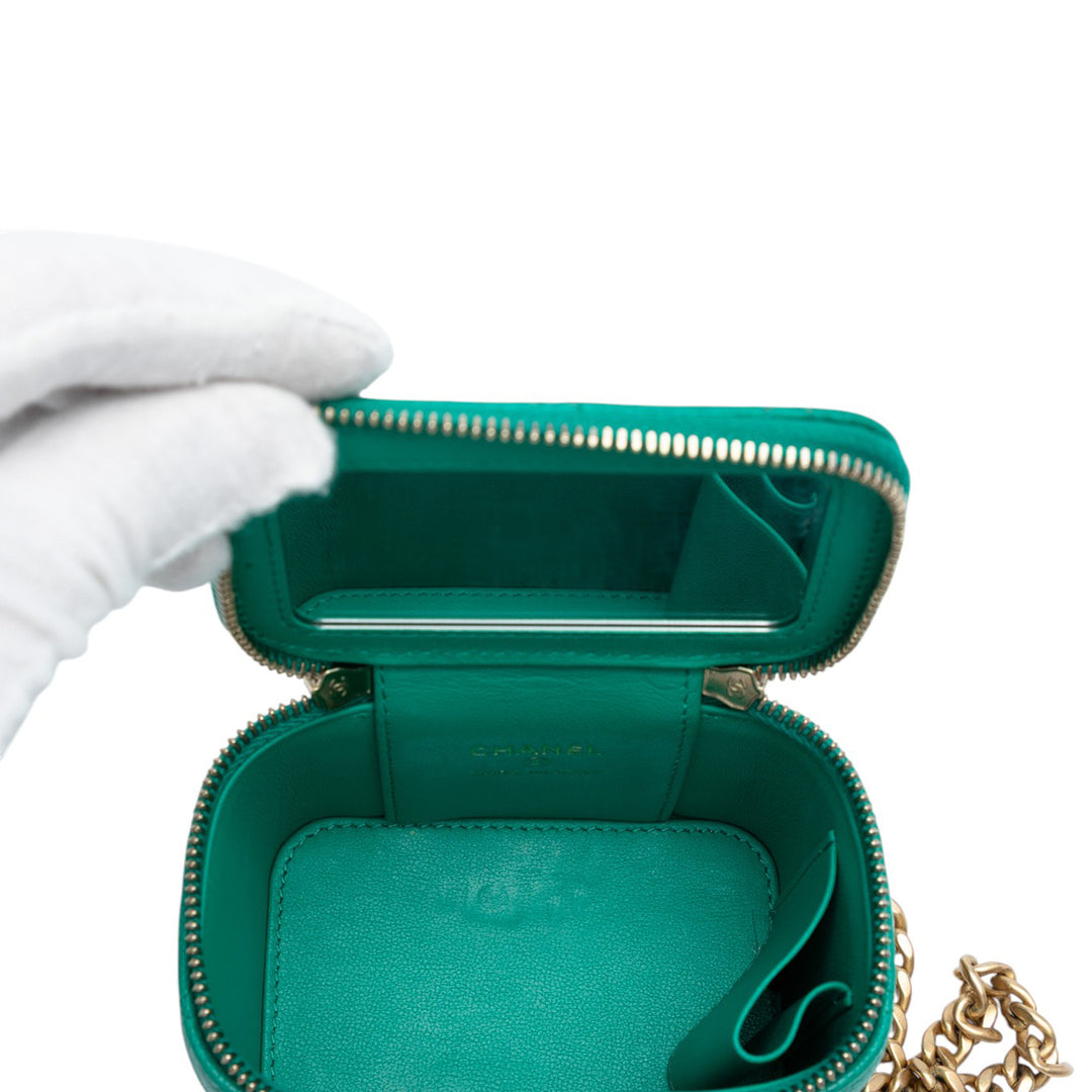 Chanel Mini Quilted Caviar CC Sweetheart Vanity Étui with Chain Vert – GABY PARIS Authentique