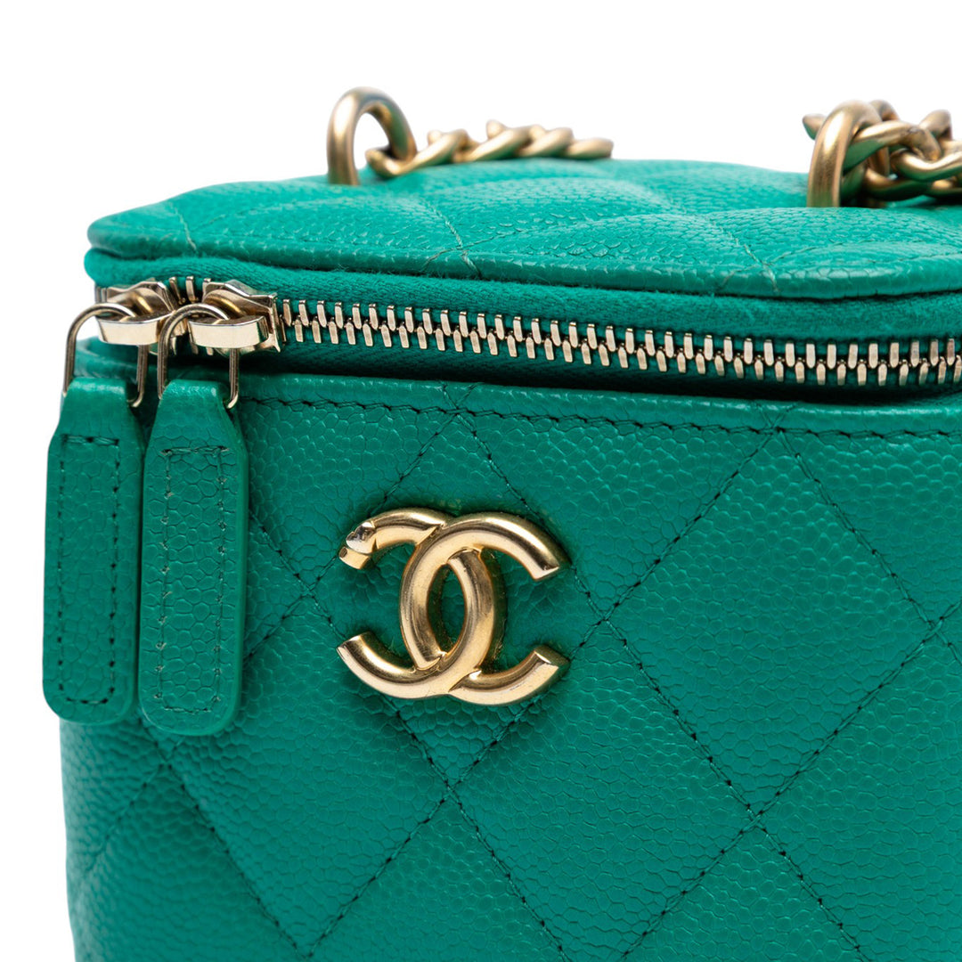 Chanel Mini Quilted Caviar CC Sweetheart Vanity Étui with Chain Vert – GABY PARIS Authentique