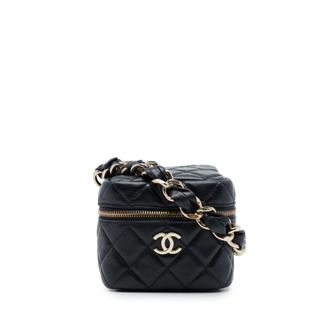 Chanel CC Matelassé Cube Wristlet Vanity Cuir d'agneau Noir – vue principale – GABY PARIS